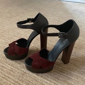 Barney’s New York platform high heel